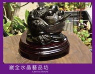 【崴全水晶】金黑曜/黑曜石 咬錢 三腳蟾蜍【不含木座重3000 g】 鎮宅 化煞 (防小人 吸財氣)