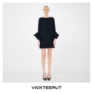 VICKTEERUT (ราคาปกติ 10500-.) Re-Edition Flounce Sleeve Shift Dress เดรสสั้น เดรสแขนยาว แขนระบาย