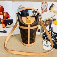 LV Duffle M43587 薯條包，手提、斜背包