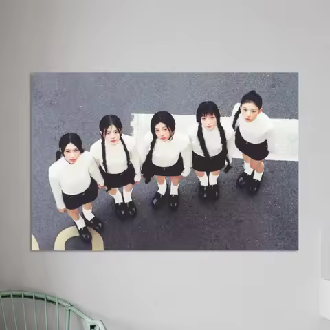 1pc ILLIT Canvas Poster Minimalist K-pop Girl Group Wall Decor Vintage Asian Road Crossing Scene wit