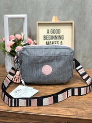 KIPLING ABANU Mini Crossbody Bag with Adjustable Shoulder Strap กระเป๋าสะพายข้างรุ่นใหม่จากคอลเลคชั่น Grey Weave ขนาดมินิ (งานแบรนด์แท้)