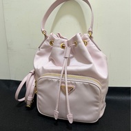Prada 粉色兩用水桶包
