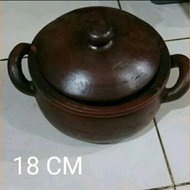 ADA gerabah tanah liat kendi untuk rebus jamu masakan