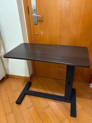 Height adjustable table / laptop stand table