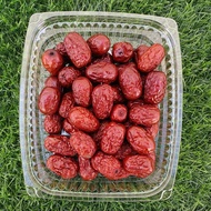 Dried red dates / kurma merah / kurma merah kering