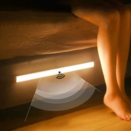 USB ชาร์จเซ็นเซอร์ตรวจจับการเคลื่อนไหวภายใต้ตู้ Night Light ห้องครัวห้องนอนโคมไฟโคมไฟโคมไฟตู้เสื้อผ้าบันได