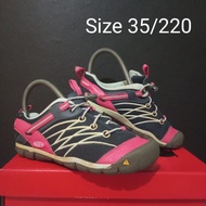 Sepatu gunung bekas second Keen pink