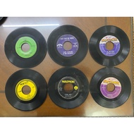 Music Vinyl 45 Rpm 6 for The Price Of 1 - Chicago • Cliff Richard • The Hollies • Temptations