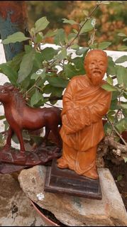 老黃楊木雕漁翁得利，買一贈一，尾貨賠本特價，贈送老馬一件。   可議價  成色：
