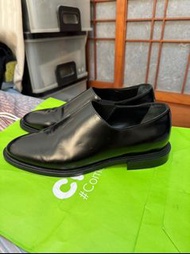 「 二手鞋 」 COS 男生皮革休閒鞋 40號（黑）鐵6
