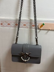 Pinko 灰色鏈條包