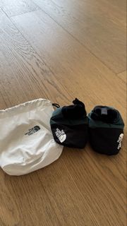 The north face 嬰兒保暖腳套