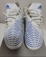Adidas Predator 足球鞋