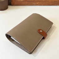 【好評熱銷】Urban A6 六孔活頁筆記本/手帳/植鞣革 -岩灰色