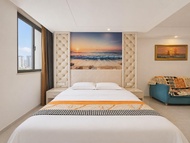 Dream Chasing Apartment (Zhanjiang Wanda Plaza Branch)