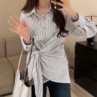 Ruo Bei Xuan เสื้อเชิ้ตมีลายแบบไม่เรียบหรูพร้อมเข็มขัดดีไซน์สำหรับผู้หญิงทันสมัยและกระชับสัดส่วน