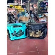 The 52cm fish container is available in 2 colors: blue and black