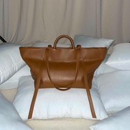 Puffy Tote กระเป๋าถือ / สะพายไหล่