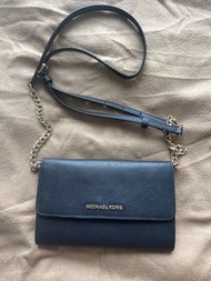 Michael Kors 黑色斜挎錢包