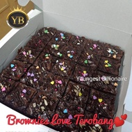 BROWNIES LOVE TEROBANG (SIZE 8X 8) DAN (SIZE: 9X9)