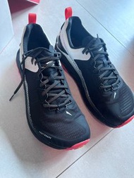 Altra olympus 4 男裝登山鞋 跑過大約10公里