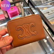 Celine 10K533 Triomphe Cuir Compact 凱旋門拉鍊錢包 黃褐色《2024季度新品》