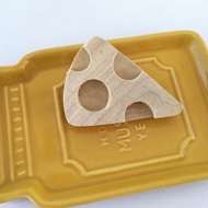 Cheese ◇ Cheese Aomori Hiba ◇ 木製胸針