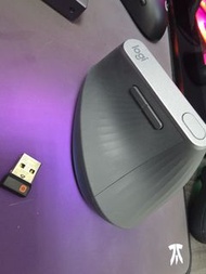 Logi 直立式無線滑鼠 MX Vertical
