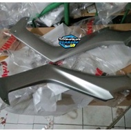 COVER SIDE DELTABOX,SAMBUNGAN BODY TENGAH NMAX OLD SILVER.ORIGINAL