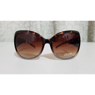 GUESS OVERSIZED SUNGLASSES