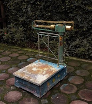 Timbangan duduk mekanik manual Kapasitas 25 kg Tahun 80an