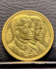 เหรียญร.9-ราชินี ที่ระลึกพระมหาธาตุเจดีย์ เนื้อทองคำพิมพ์ใหญ่ หนัก 2 บาท ปี2535 พร้อมกล่องเด...