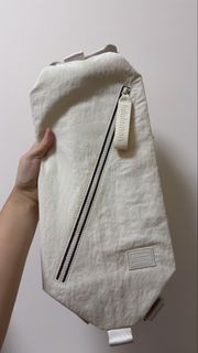 Lululemon fast track bag