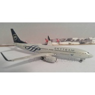 SPECIAL SKYTEAM Diecast Miniature Airplane Original Phoenix Garuda Indonesia Boeing B737 scale 1/400