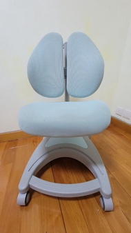 Child study chair. 兒童人體工學椅.