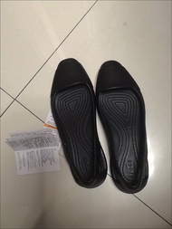 Crocs 防水黑色平底鞋