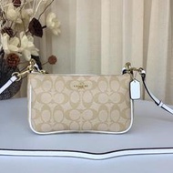 Chris精品代購 美國Outlet COACH 36674 方便攜帶 經典C紋 肩帶可拆卸 可手提 斜背包 杏色