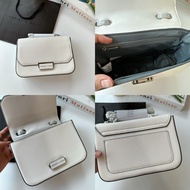 กระเป๋า CK สะพายได้สองแบบ  ขนาด 8 นิ้ว  Outlet 💯%