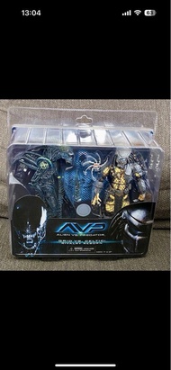 收圖中Neca predator 盒套裝 NECA AVP Alien Vs Predator Grid Vs Celtic Rivalry Reborn TRU Exclusive NEW