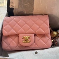 Chanel 23K Mini CF 珊瑚粉羊皮金球方胖子💗