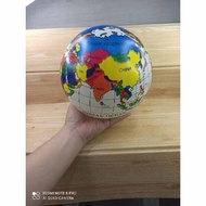 mainan bola pantai motif bola dunia