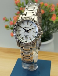 SEIKO Premier Quartz นาฬิกา(ผู้หญิง) ล้อมเพชร ตัวเลขโรมัน รับประกัน1ปี