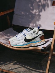 Nike - Zoom Vomero 5 PRM - Ivory / Black / Blue