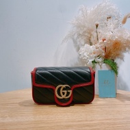 GUCCI 翻蓋鏈條包 迷你 黑紅色 MARMONT MATELASEE SUPER MINI BAG CALF SKIN