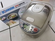 展示品 ZOJIRUSHI 象印 3人份微電腦電子鍋 NS-LAF05 1912保固一年