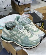 全新 Asics亞瑟士GEL-KAYANO 27運動跑鞋升級版GEL緩震科技，透氣網面鞋面，輕量舒適，腳感很棒，日常跑步、通勤都很合適