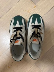 New Balance 327綠色