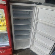 Freezer Standing Merk LG 170 liter (Baru Dipakai Beberapa Bulan, Masih Kinclong) Second