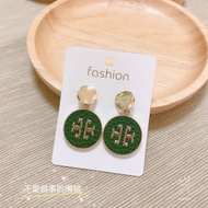［不愛做事的懶貓］韓製 現貨 綠皮革Logo造型耳環