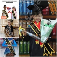 Selempang Wisuda Anak-anak PAUD TK SD SMP SMA Dewasa Gratis Border Nama Topi Wisuda Tabung Wisuda Ta
